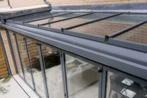 Lean-to roof including integrated guttering above bifold doors
